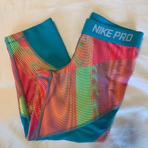 Girls sz Large Nike cropped leggings